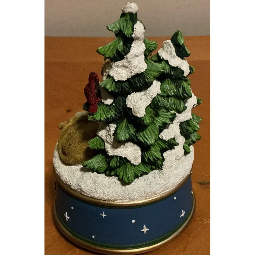 The San‎ Francisco Music Box Company Lion & Lamb Christmas Music Box, Tested