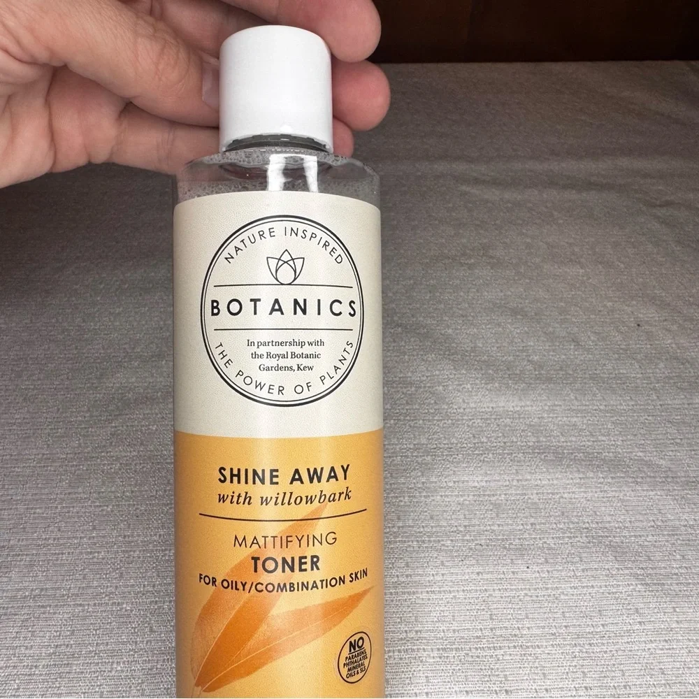 Shine Away Mattifying Toner — Yellow