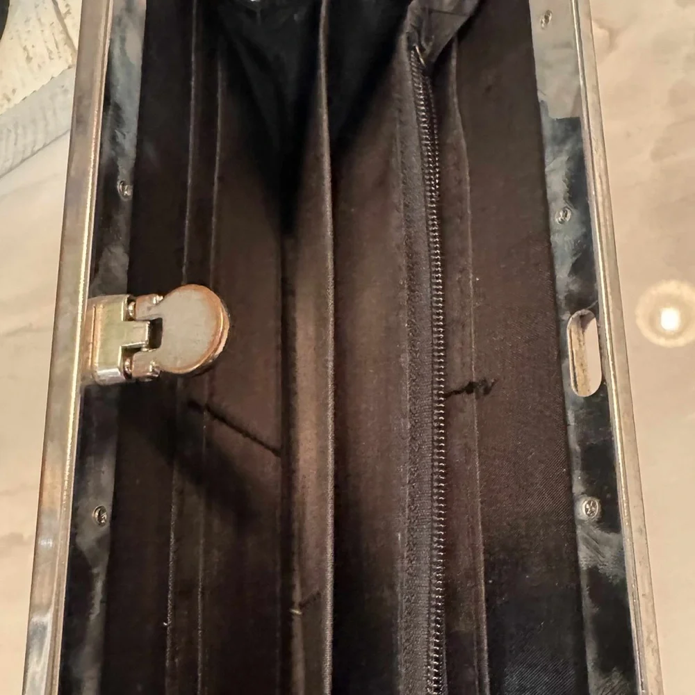 N/A stylish clutch