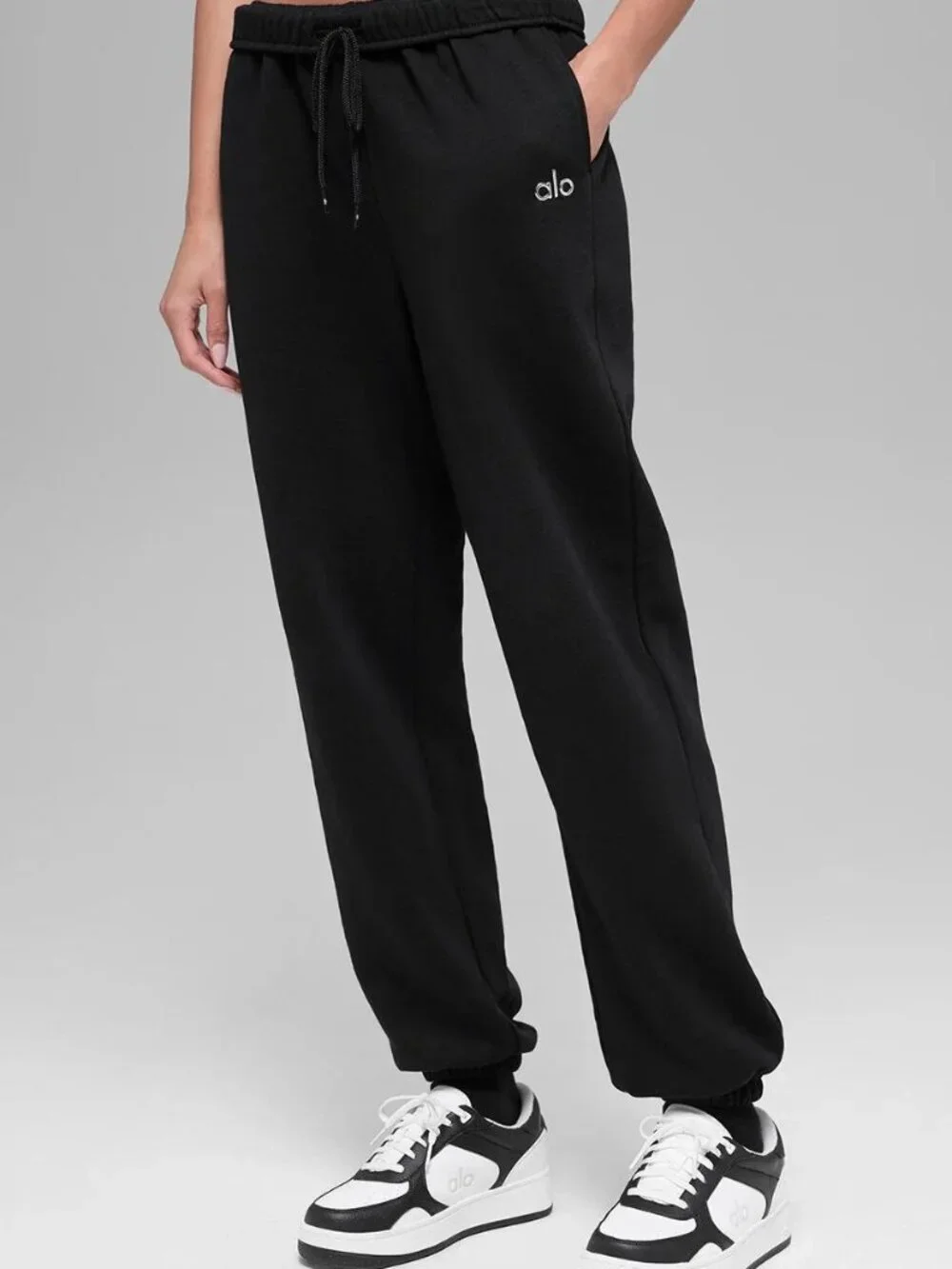 Size M - Alo Yoga Accolade Sweatpant Black