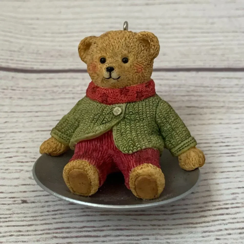 Hallmark Teddy Bear Sledding Christmas Ornament 2002 Wendy Woosh No Box 2 3/4