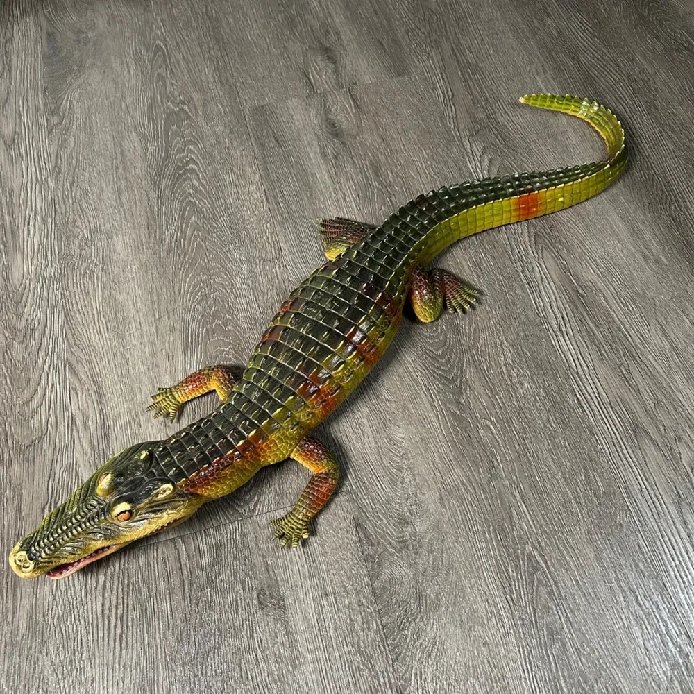 Dor Mei Alligator Toy Figure 29