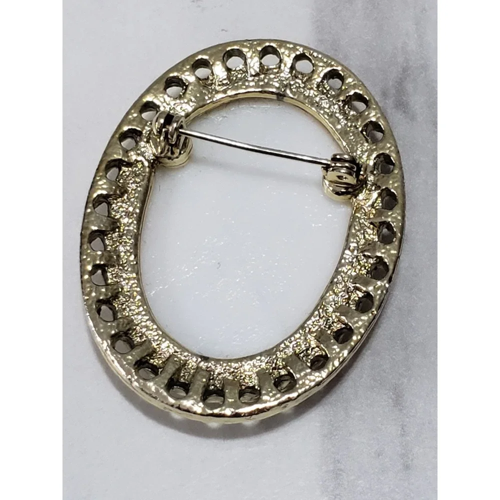 cameo vintage holiday