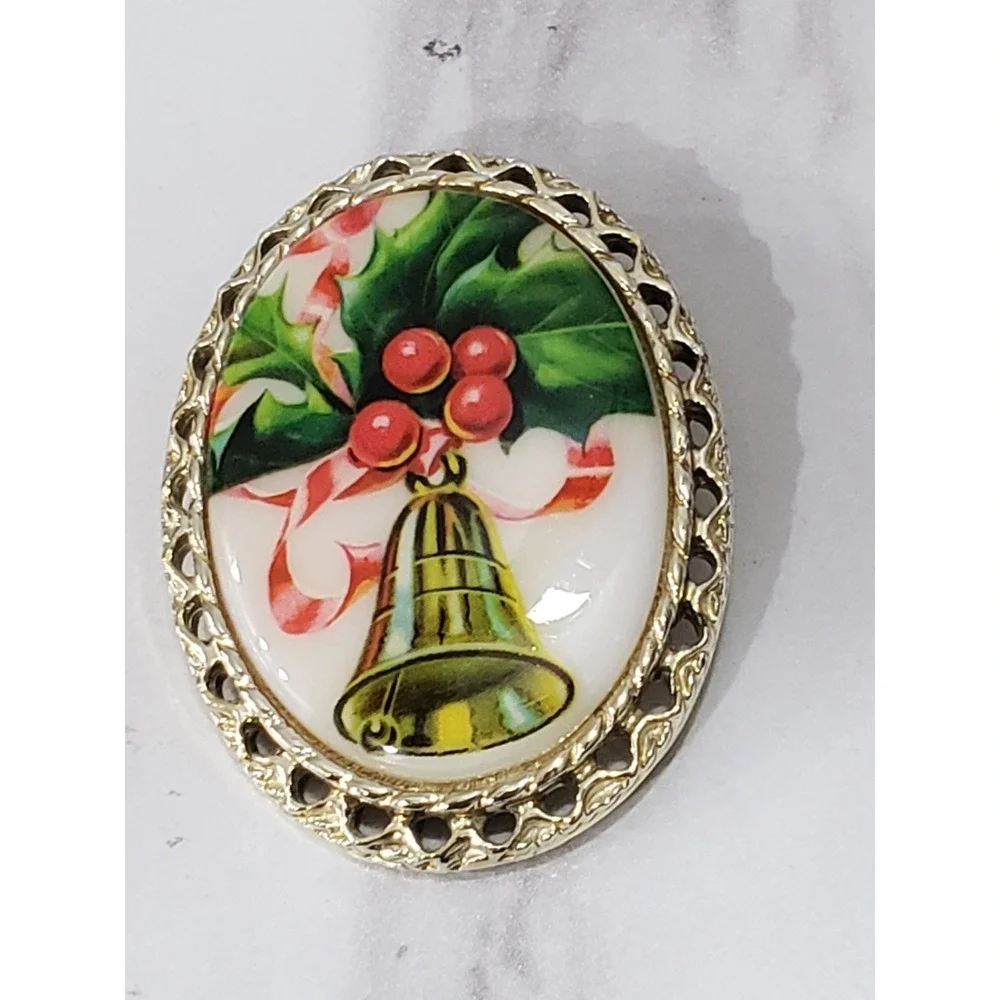 cameo vintage holiday