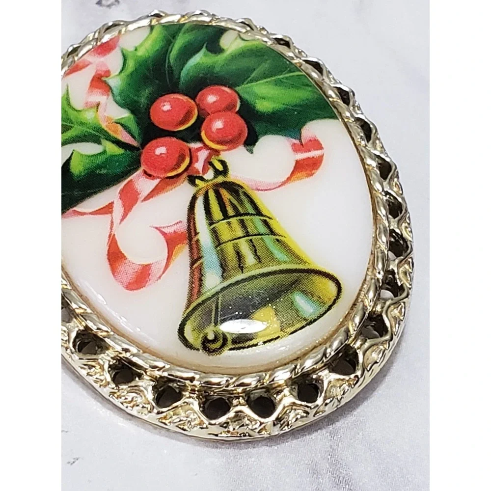 cameo vintage holiday
