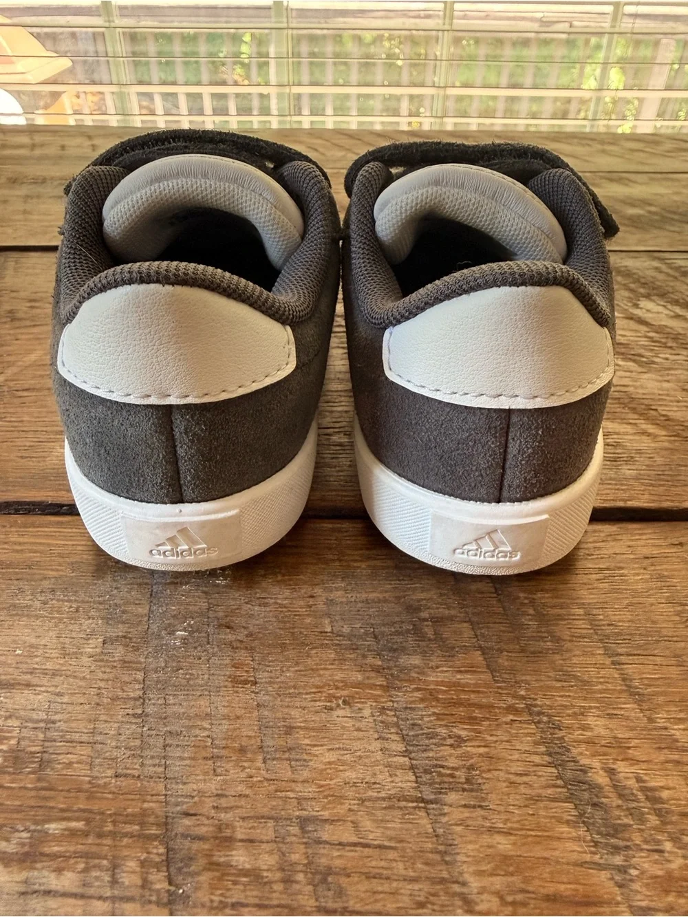 adidas sneakers hook
