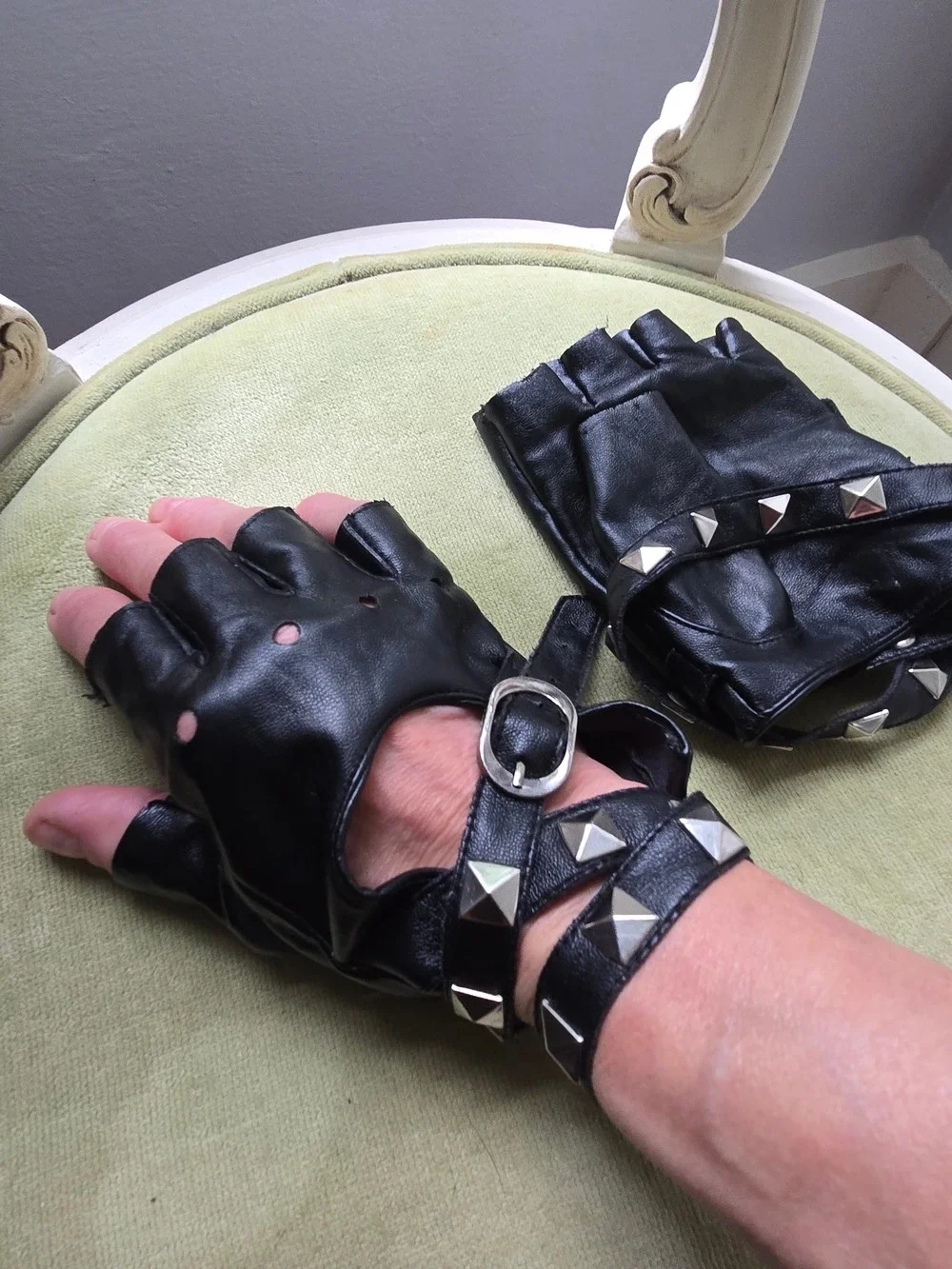 Black Studded Wrist Wrap Fingerless Leather Gloves- unbranded