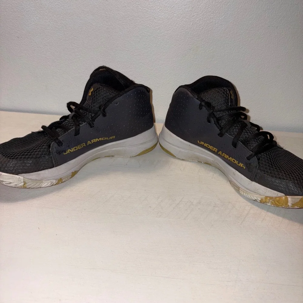 Under Armour Basketball Shoes‎ Athletic Sneakers High Top Youth Size 6Y