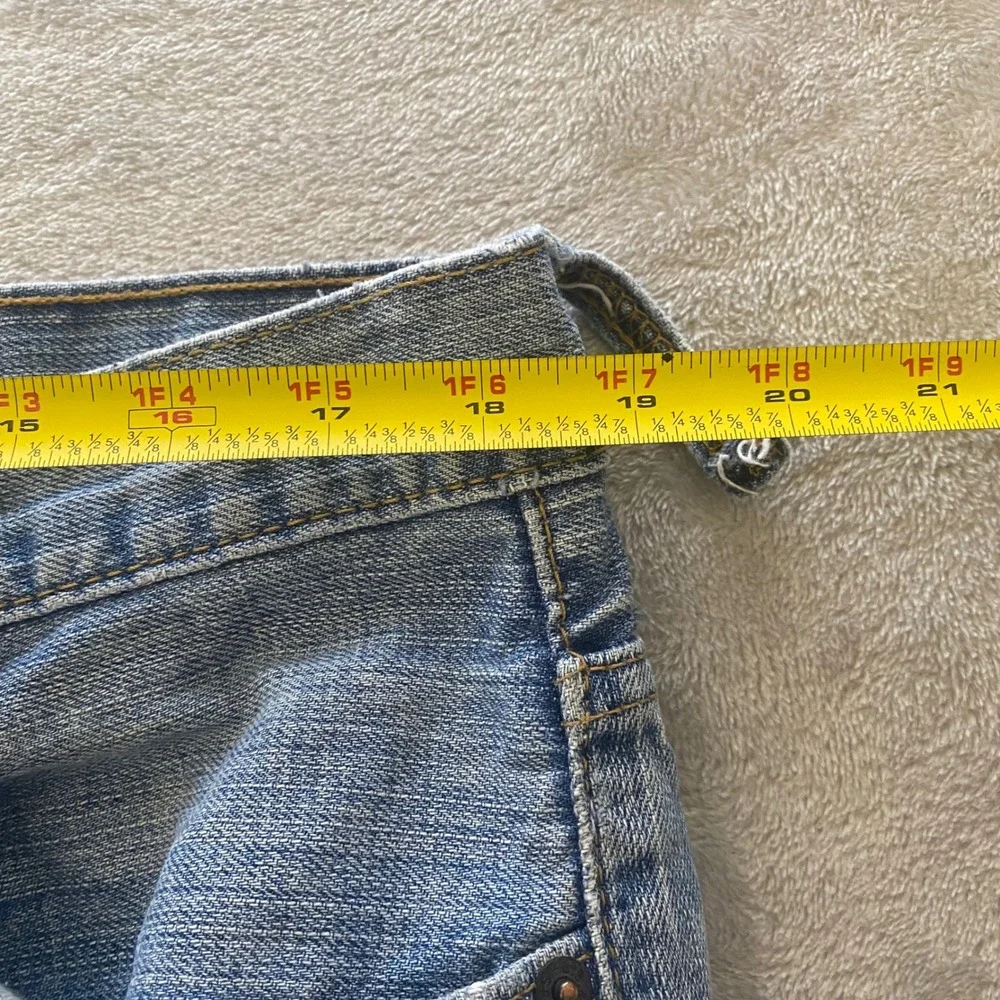 Levis levi 569