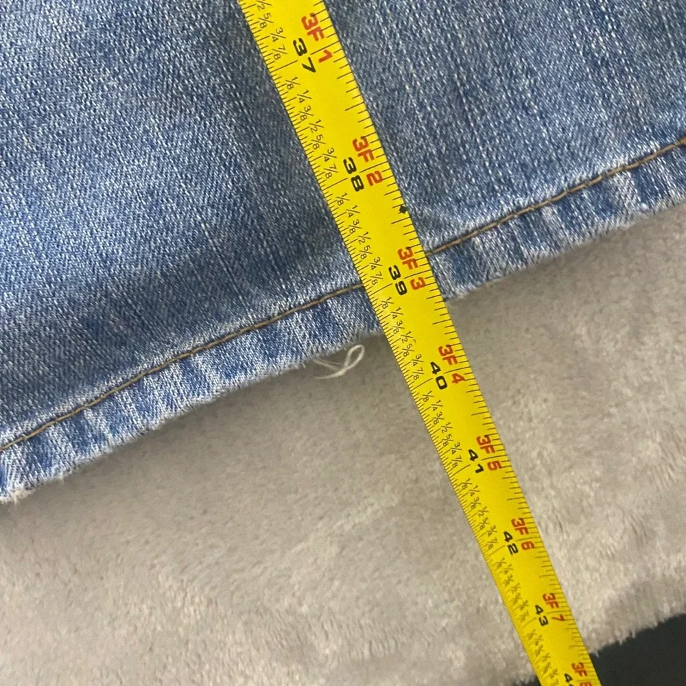 Levis levi 569