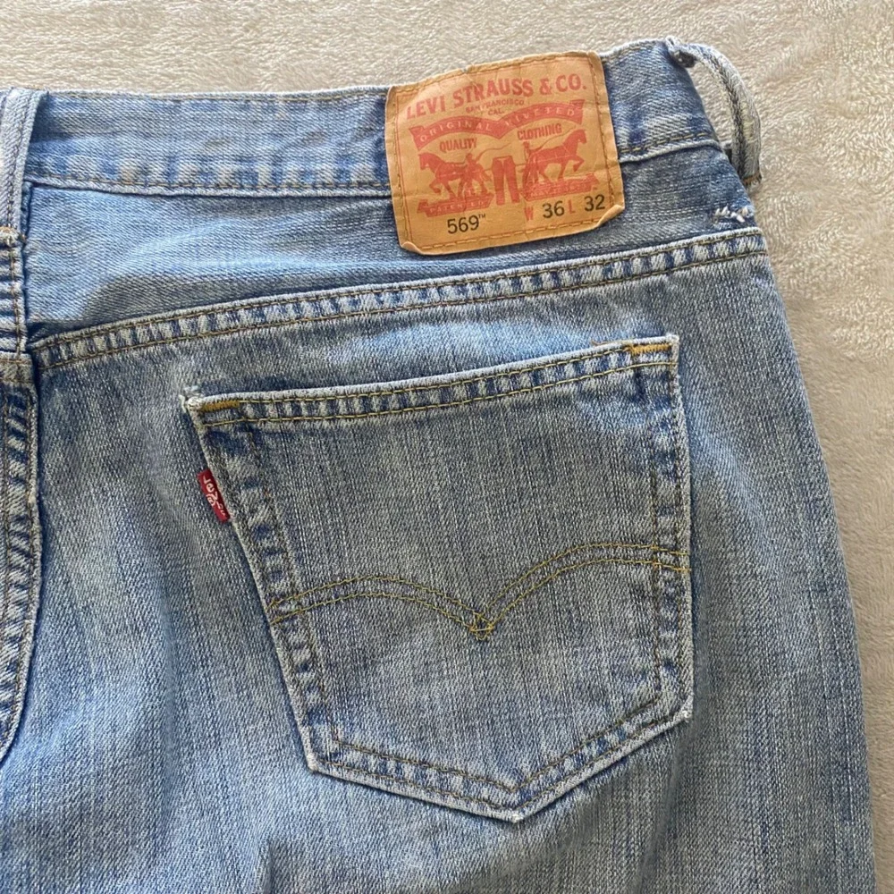 Levis levi 569