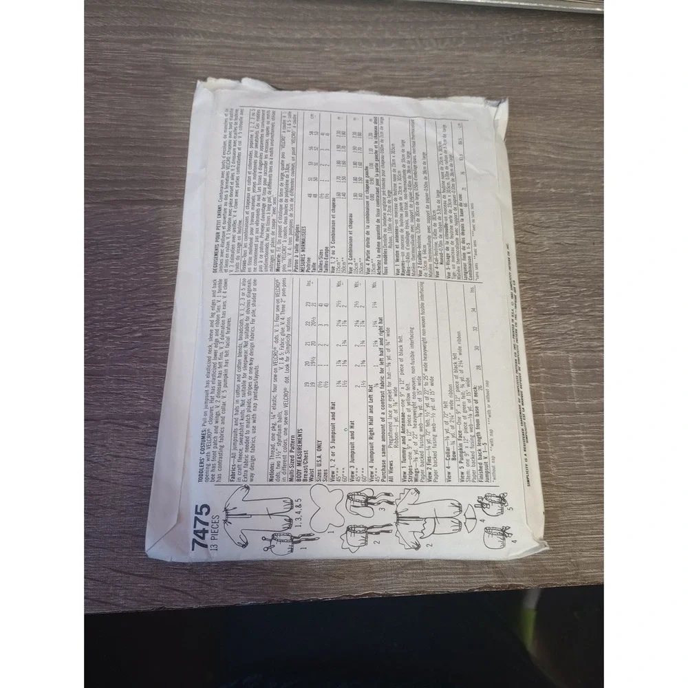 Simplicity Pattern 7475 Child's Costumes Size 1/2 - 4 Bee Clown Pumpkin Dog Cut‎