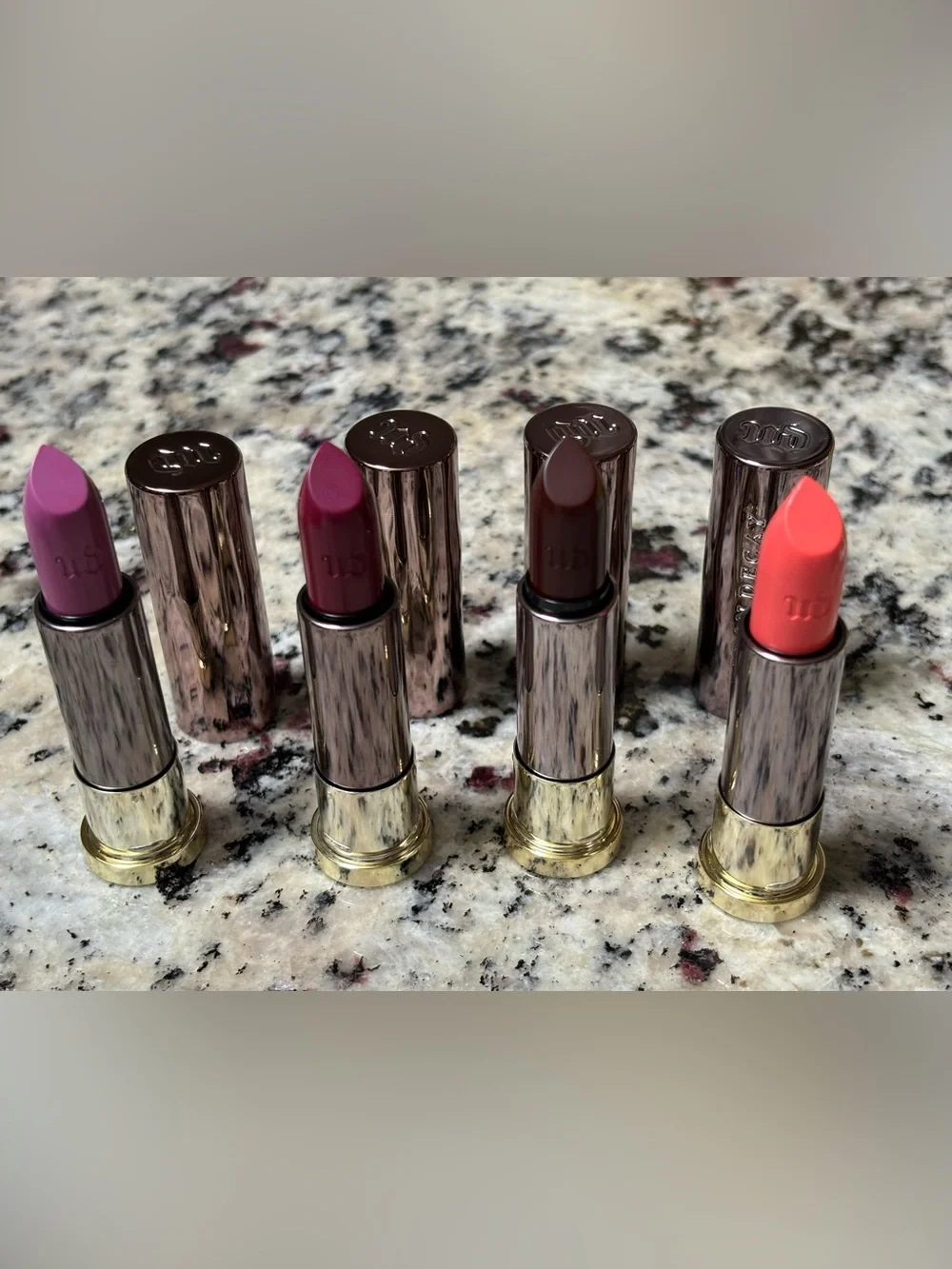 ✨New✨Urban Decay 4 Bundle Lipsticks: Bittersweet, Afterdark, Disturbed, Snitch