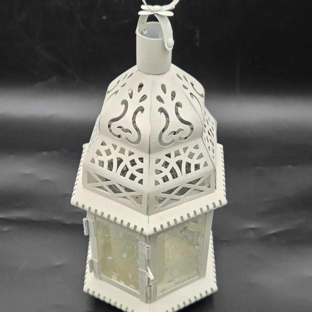 The Unbranded Brand make candles