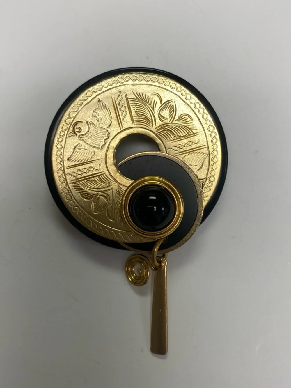 N/A elegant gold