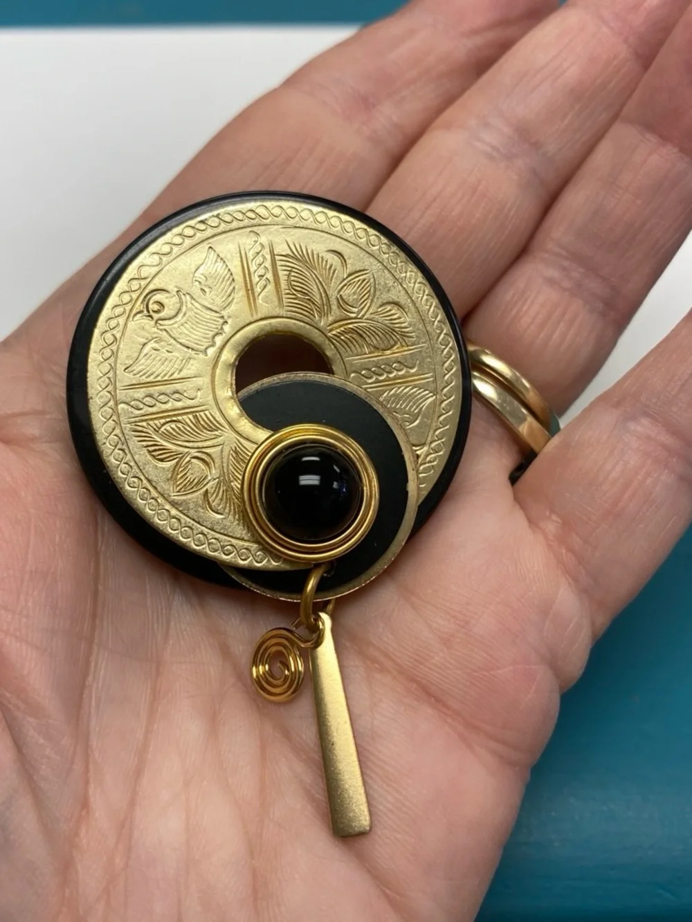 N/A elegant gold
