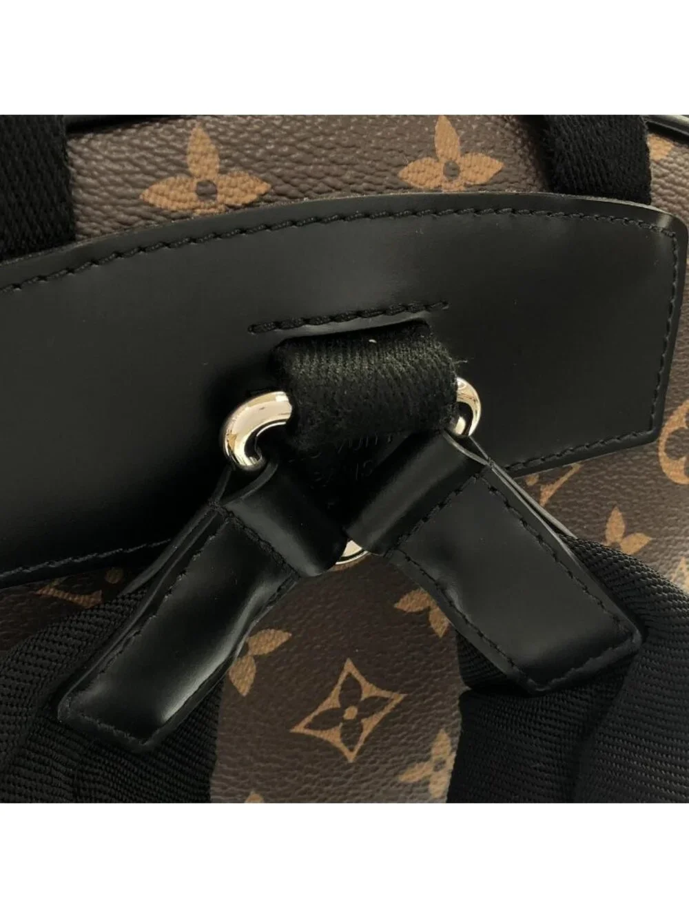 Louis Vuitton zip there