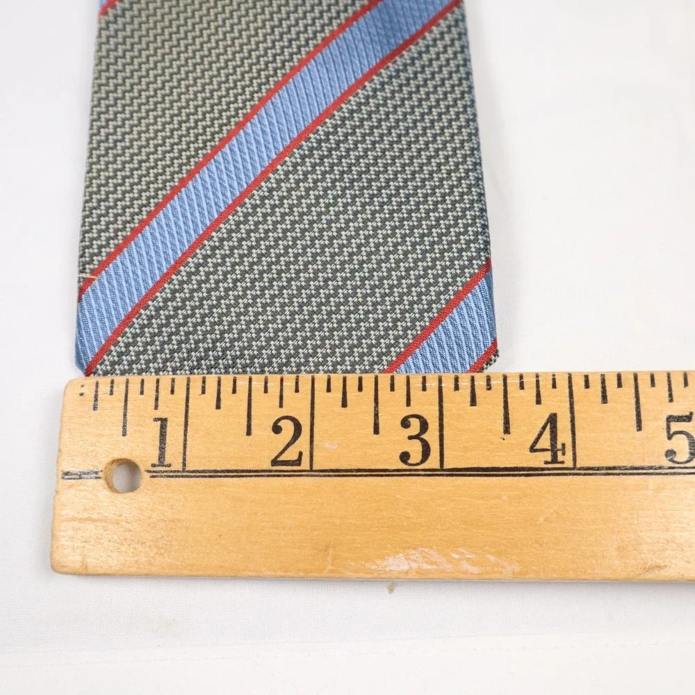 Brioni crimson brand