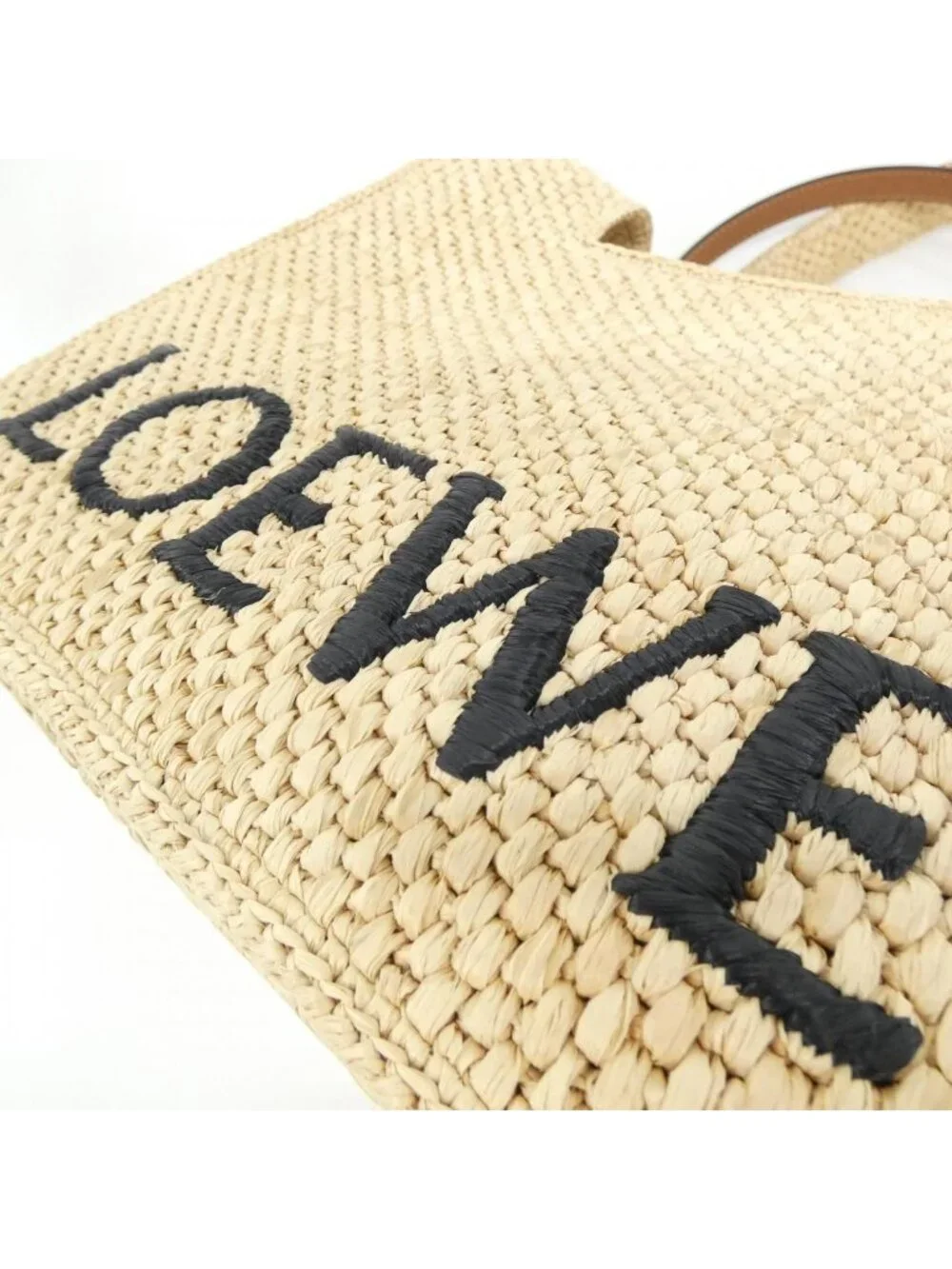 Loewe controlled reluxe handle