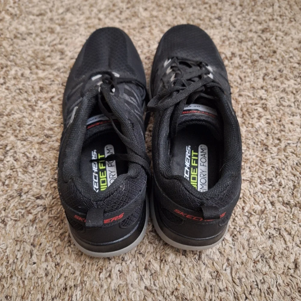 Skechers summits new