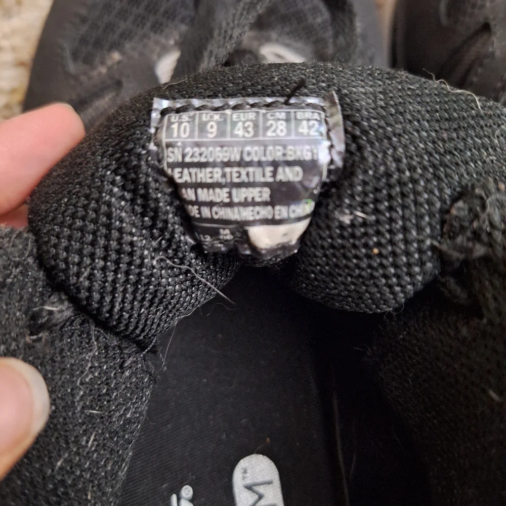Skechers summits new