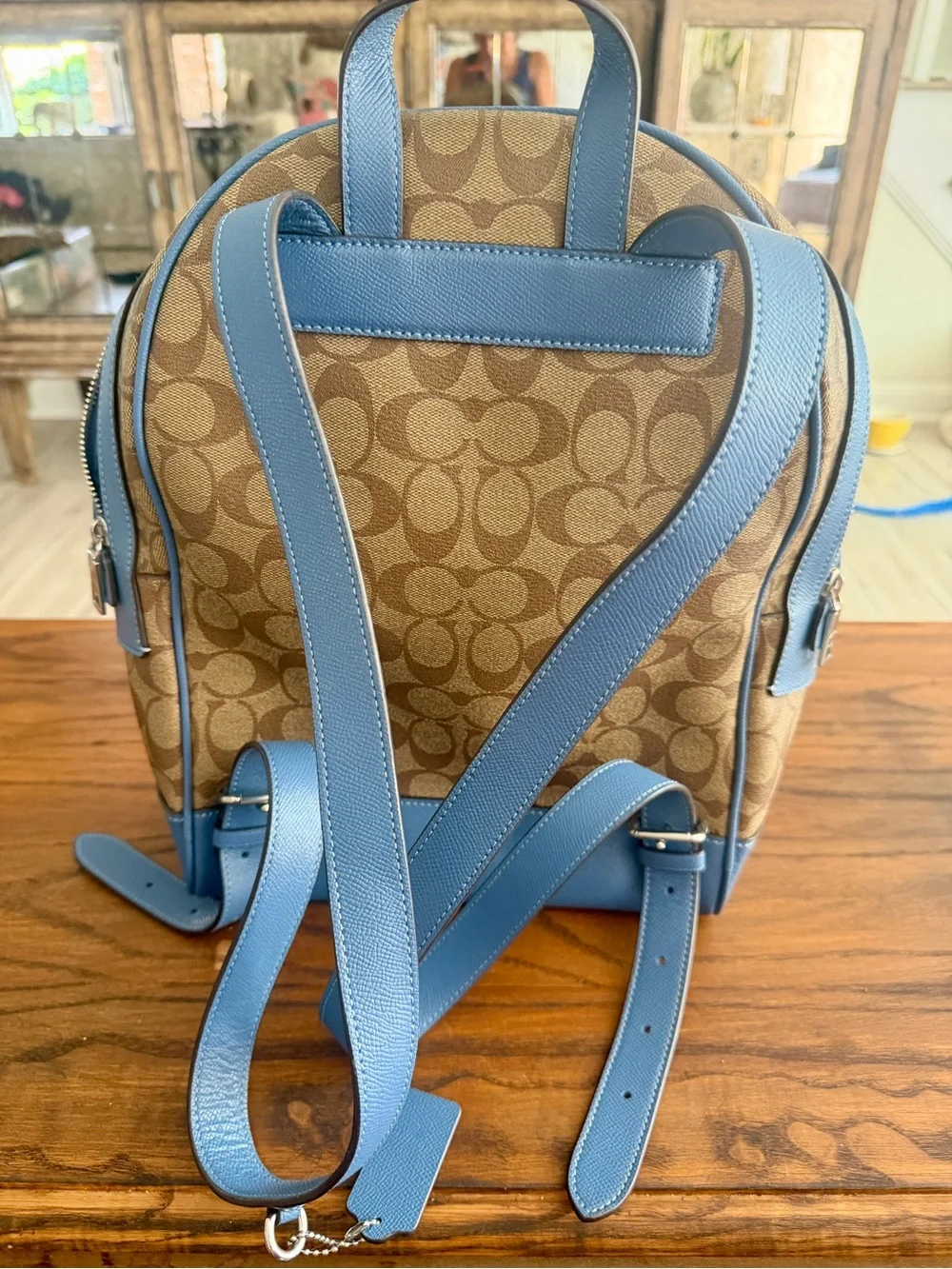 Coach zip canvas last