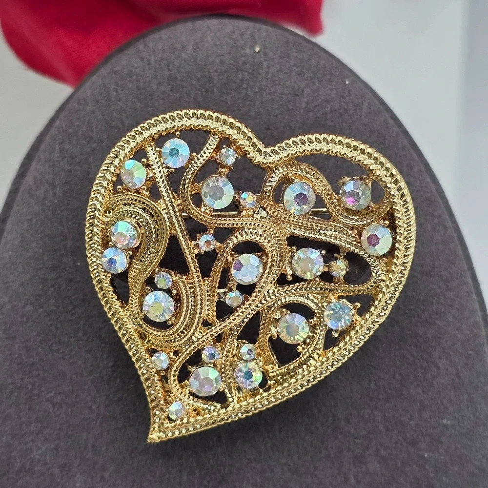 The Unbranded Brand vintage crystal size