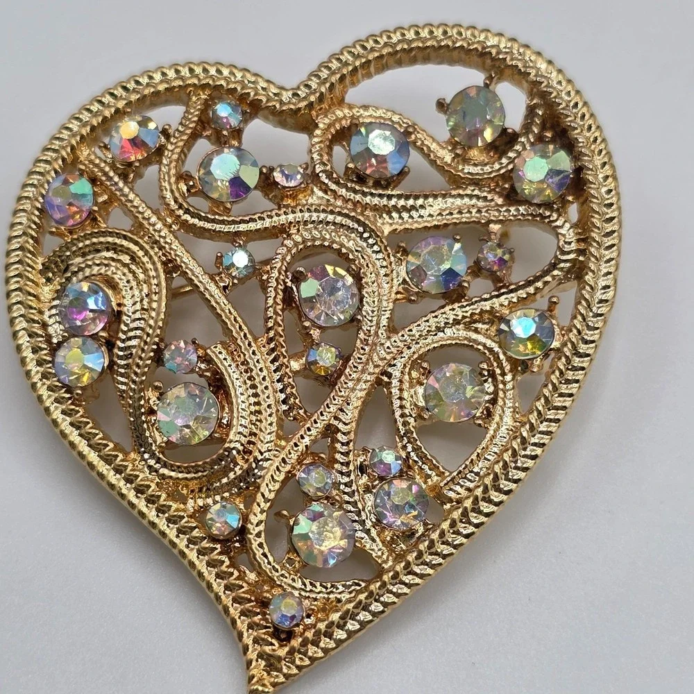 The Unbranded Brand heart crystals white