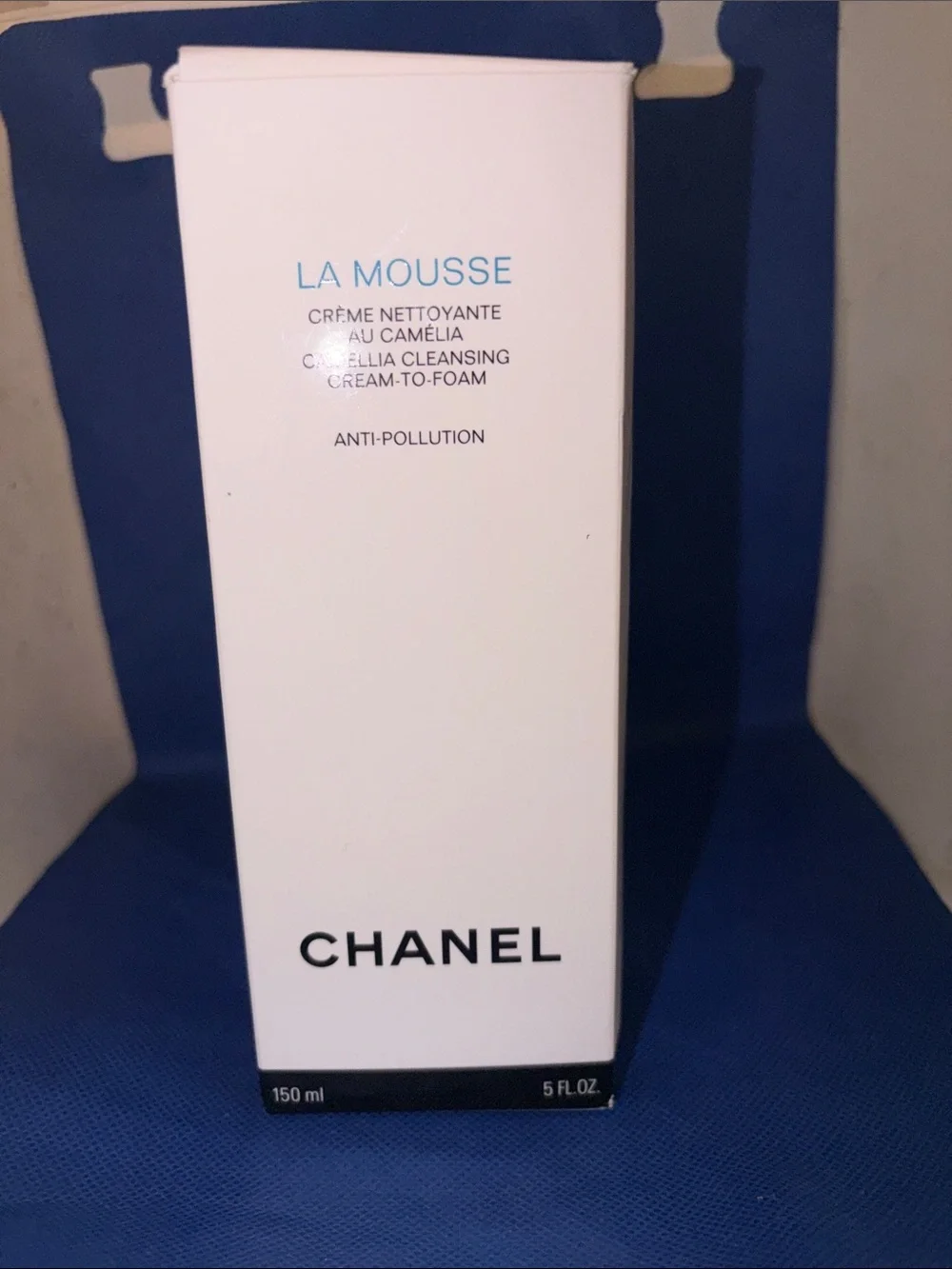 CHANEL La Mousse Cleansing Cream-to-Foam — White & Blue Text