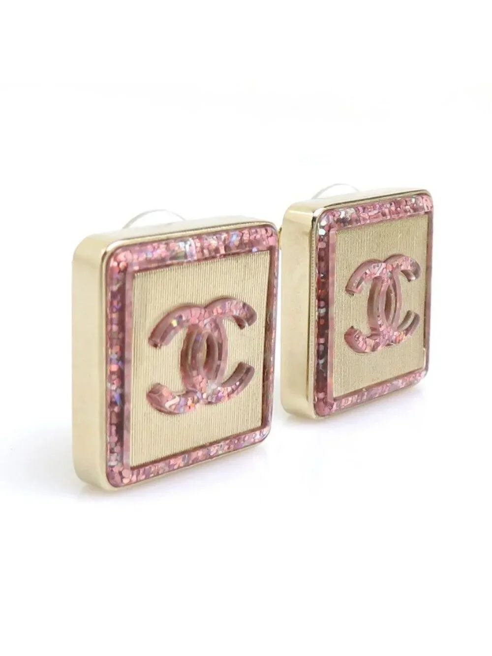 CHANEL item post