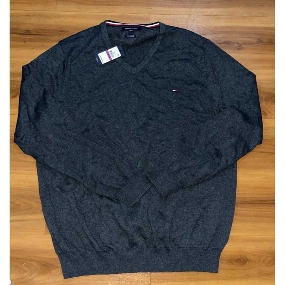 Mens NWT Tommy Hilfiger V-Neck Cotton Business Casual‎ Solid Gray Sweater