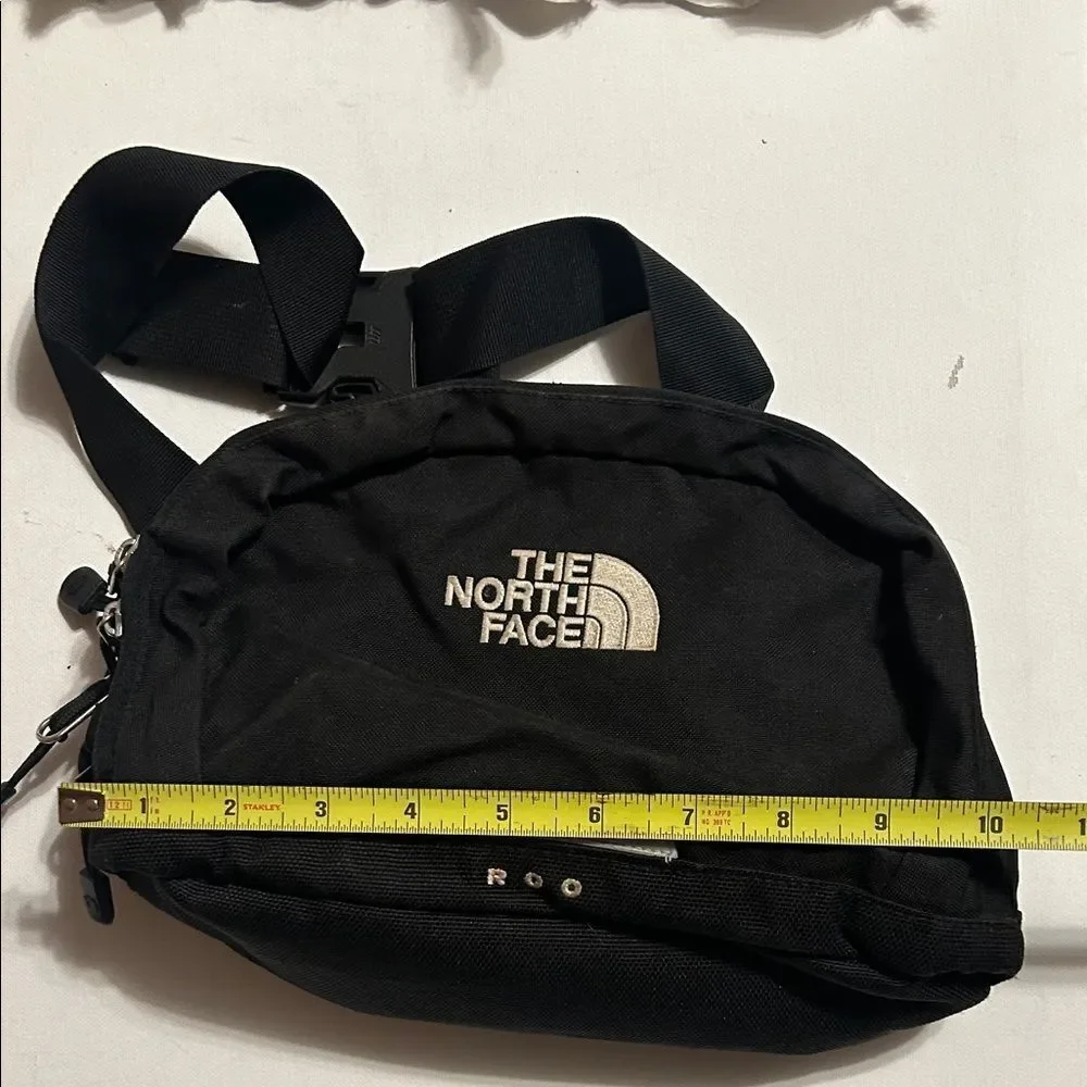 The North Face sleek belt