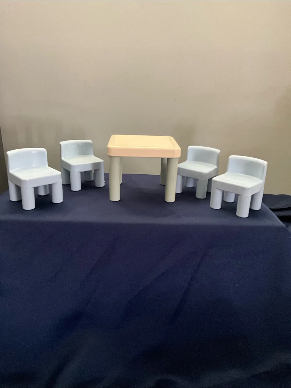 Little Tikes dollhouse table and 4 chairs.