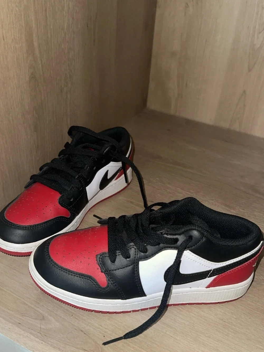 Nike Kids Sneakers Black White Red Low-Top