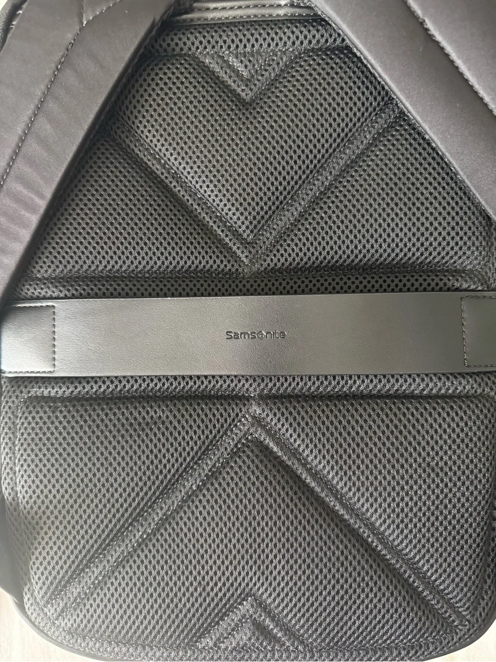 Samsonite sleek black