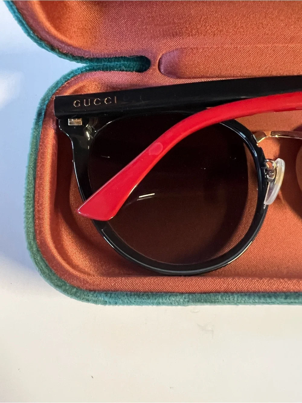 Gucci stylish round