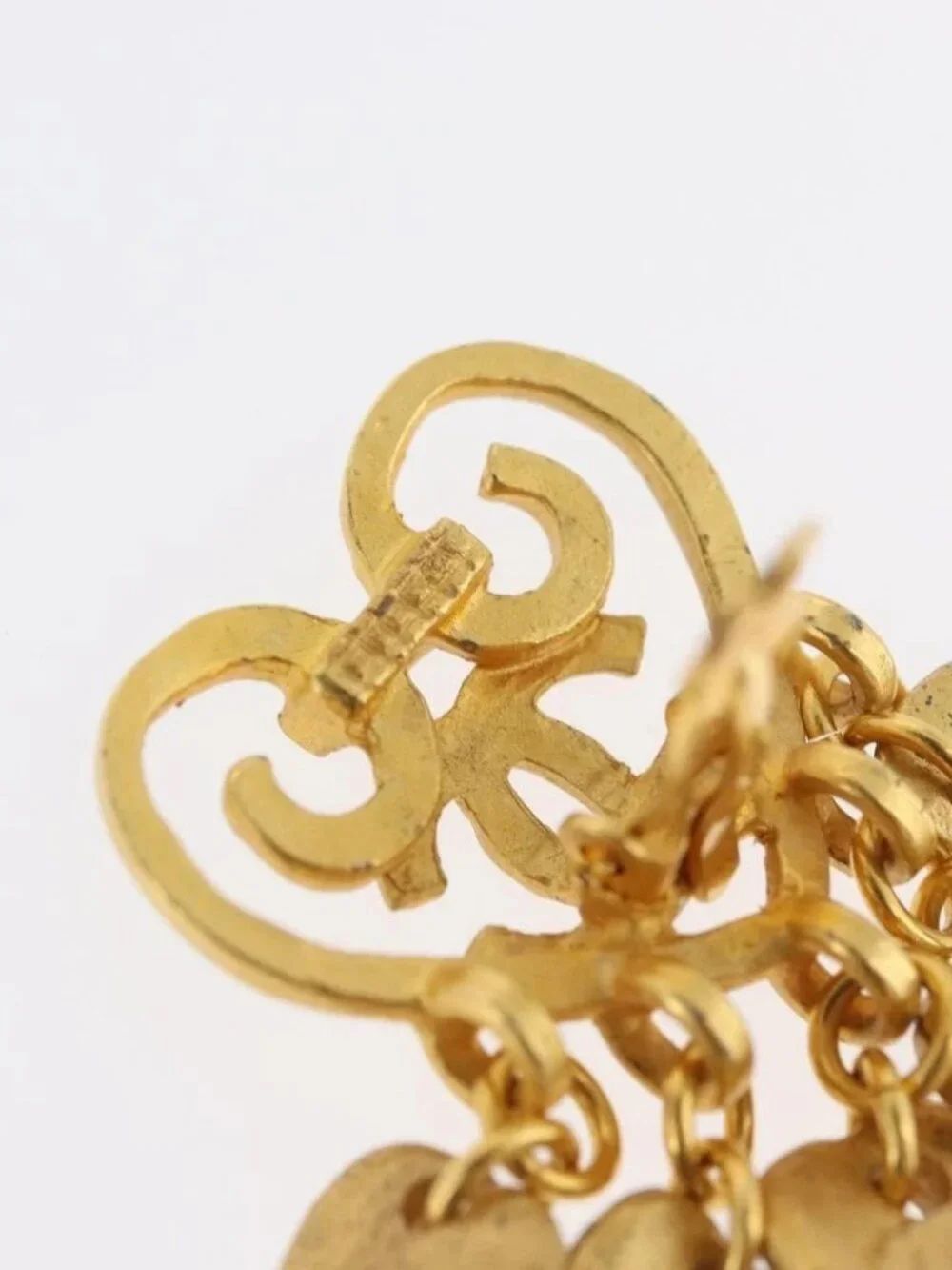 CHANEL brand	chanel color	gold
