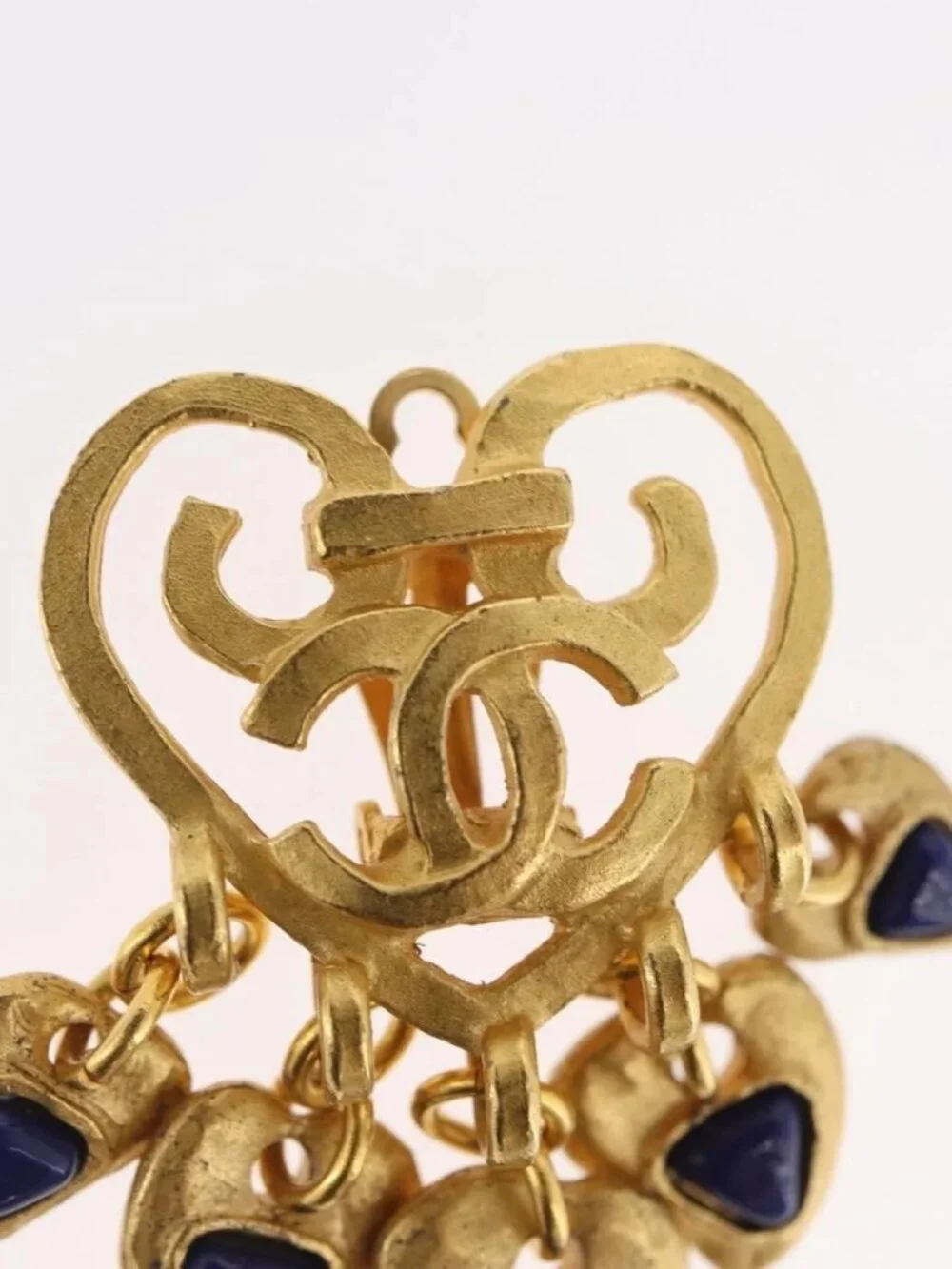 CHANEL brand	chanel color	gold