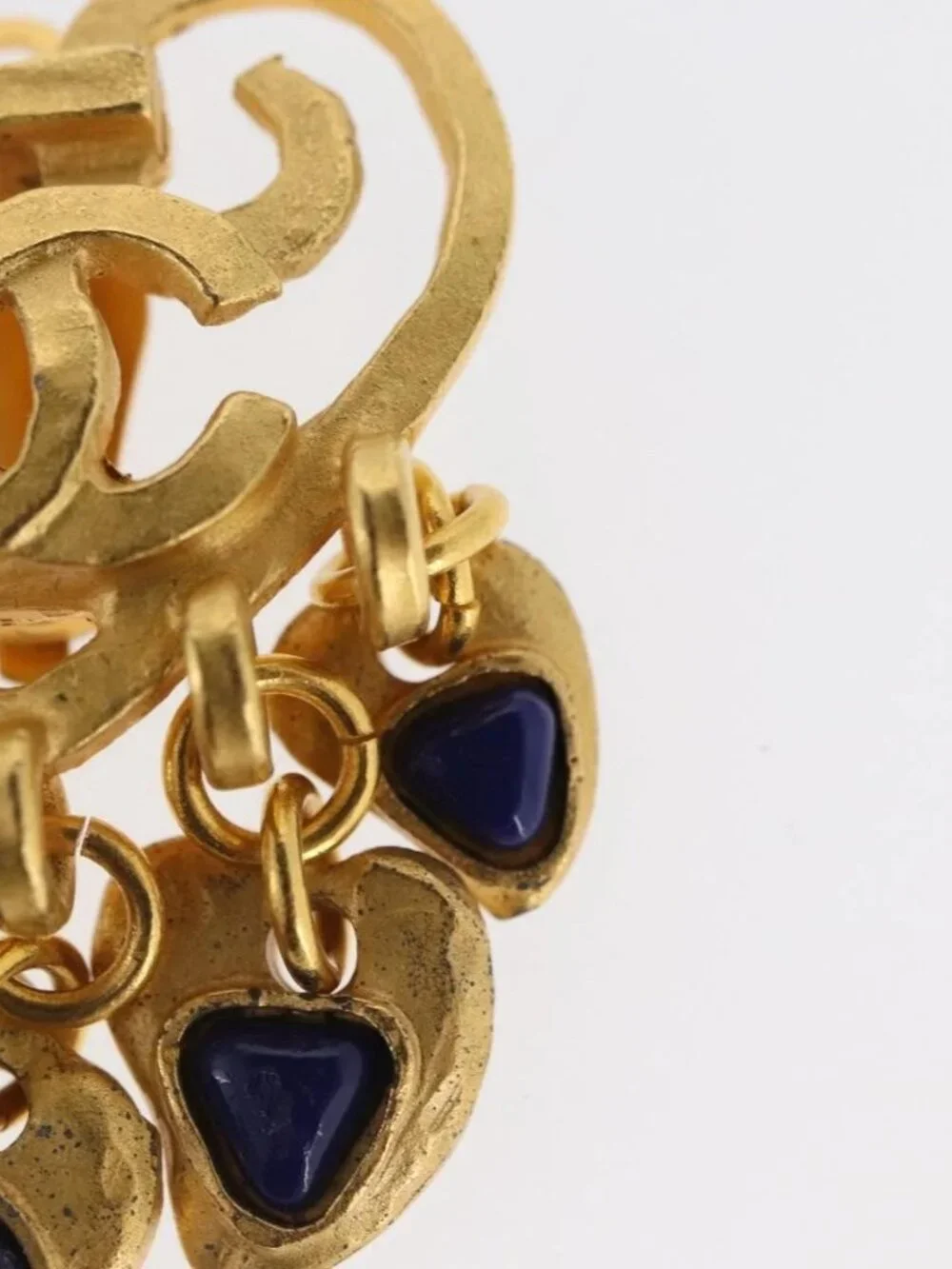 CHANEL brand	chanel color	gold