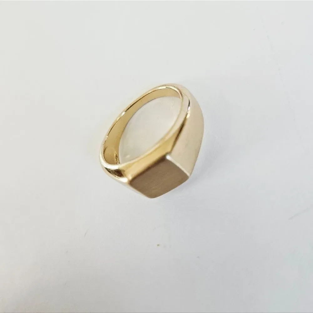 Minimalist Polished Gold Tone Square Silhouette Sleek Modernist Signet Ring 8