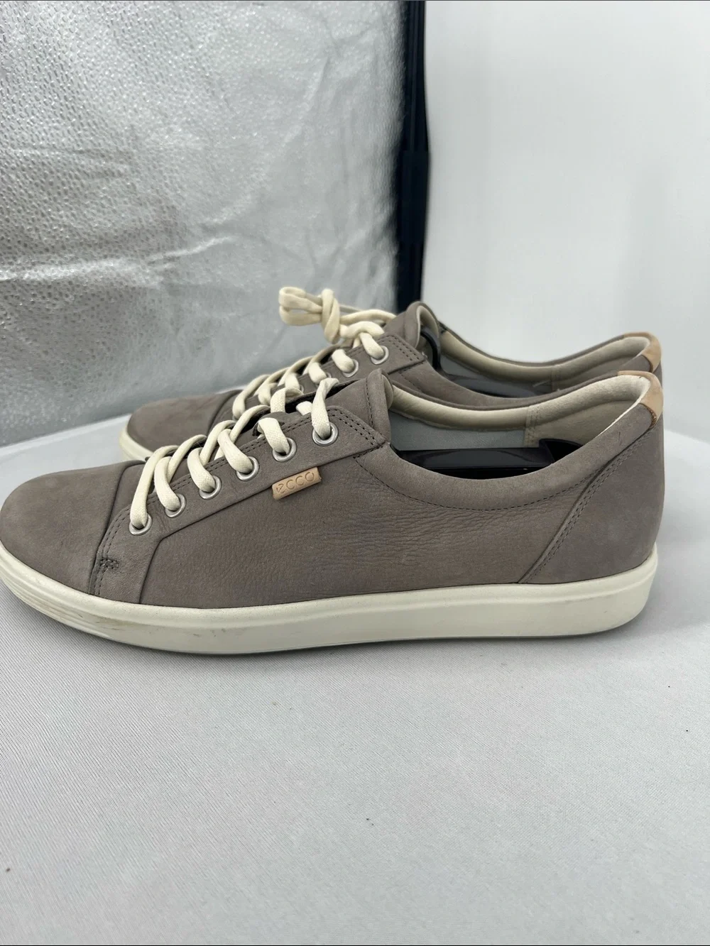 Ecco minimalist low