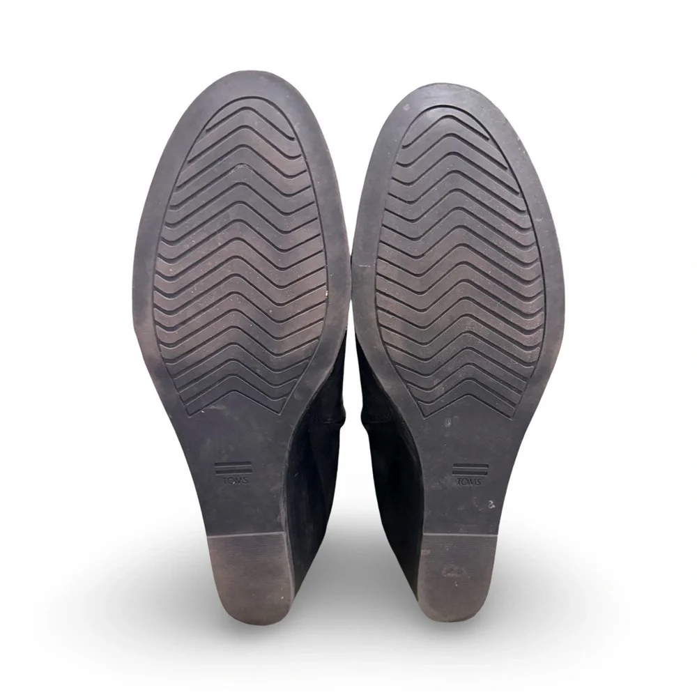 Toms leather almond