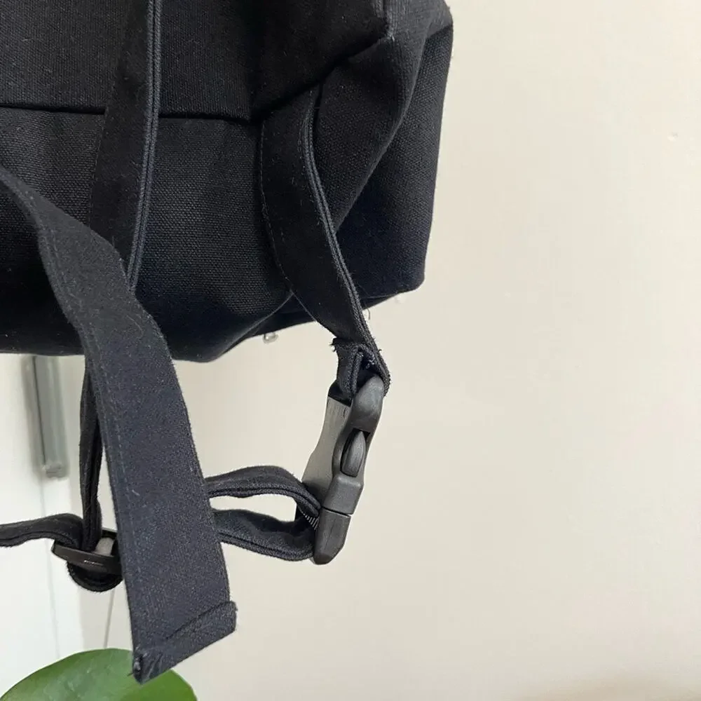 Who decides war pocketed book bag sample
