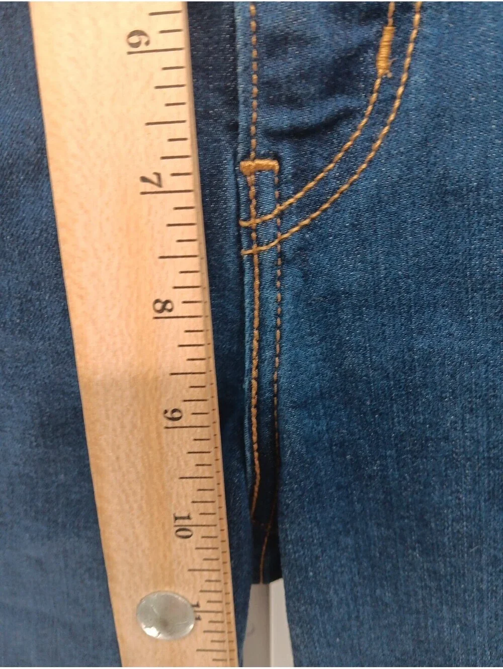 Levis solid day