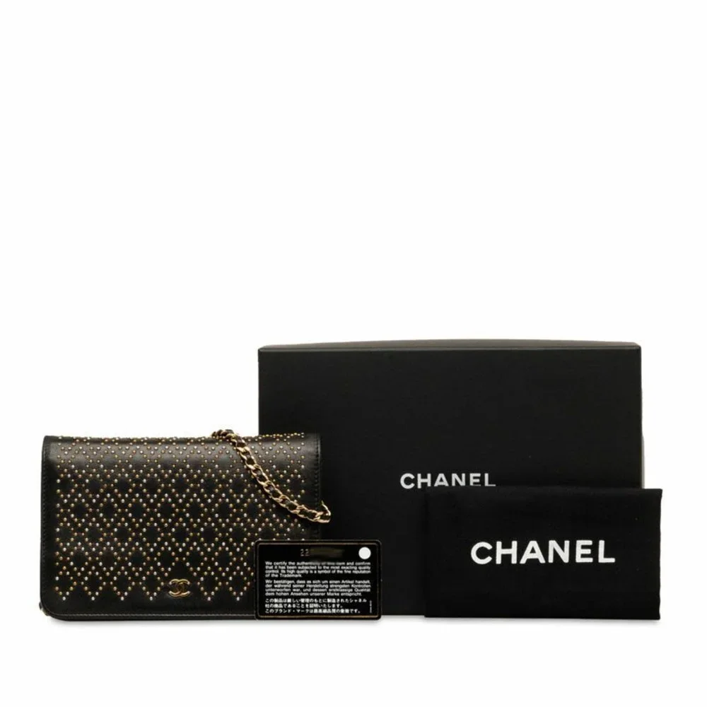 CHANEL black wallet
