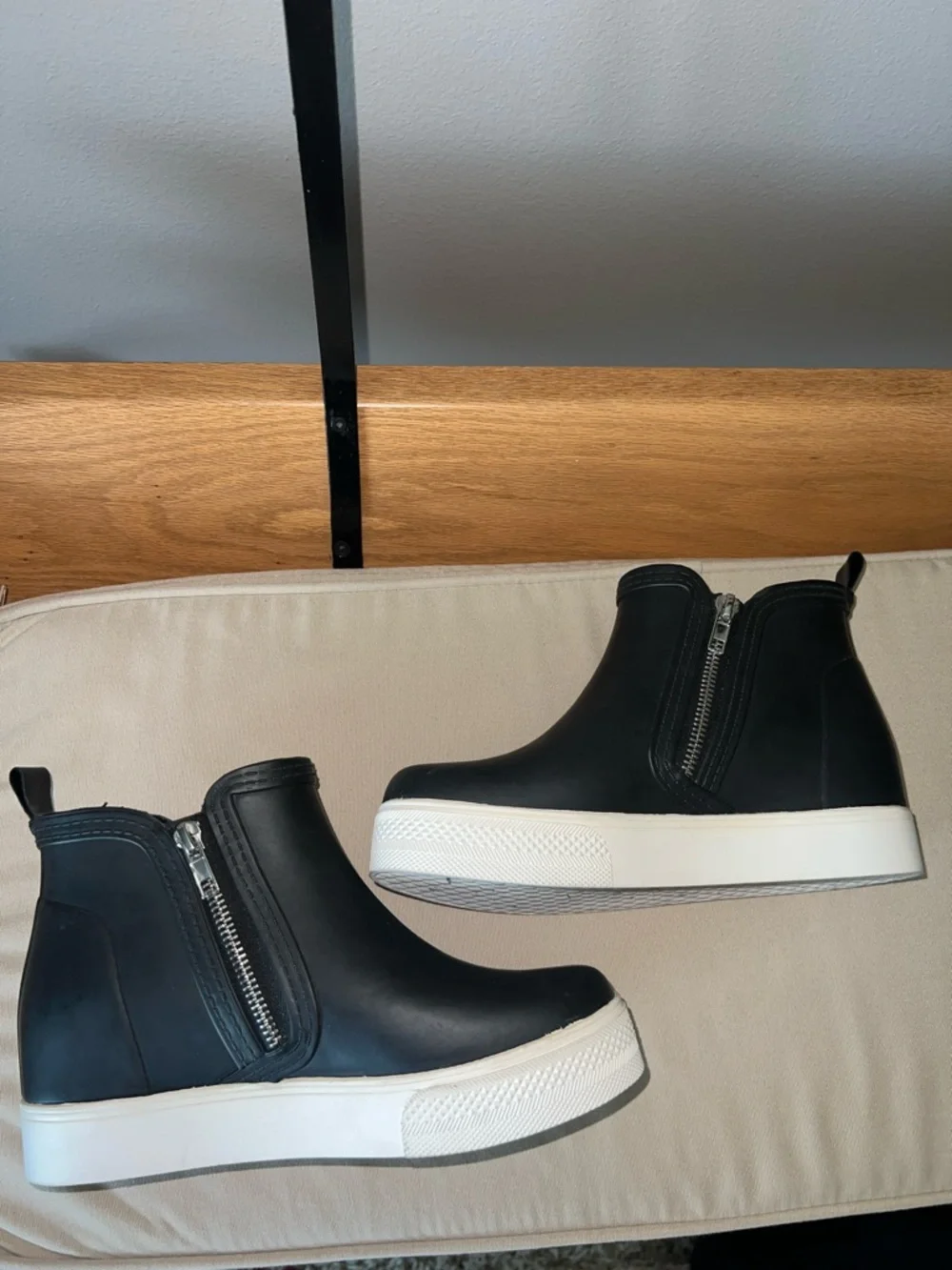 Steve Madden upper tone boot