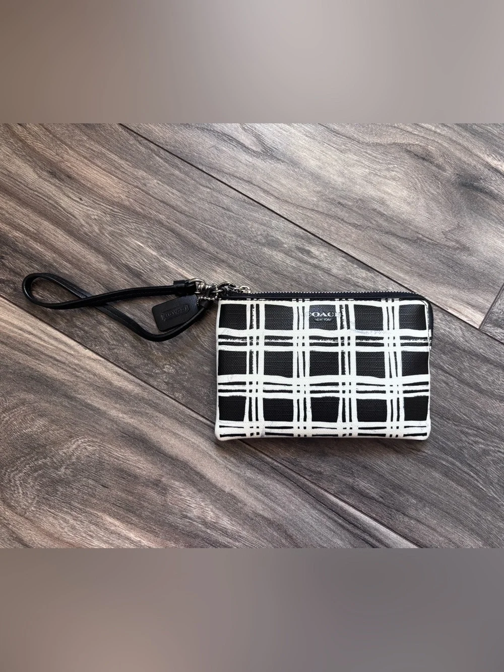 COACH || Wristlet