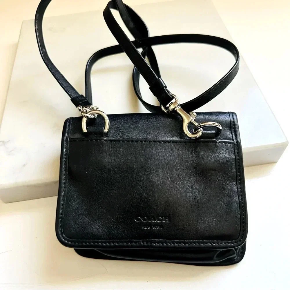 Coach wear lining