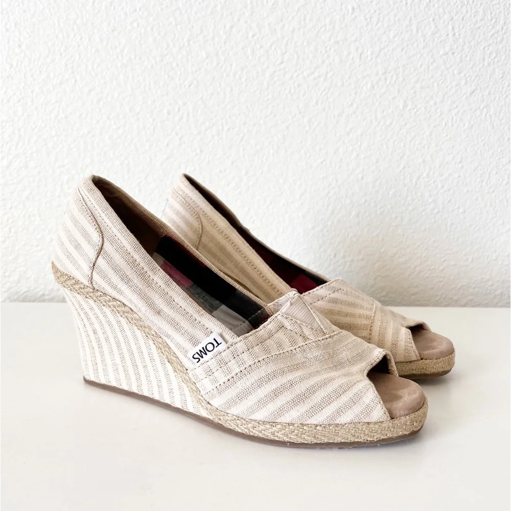 Toms shoes smoke between