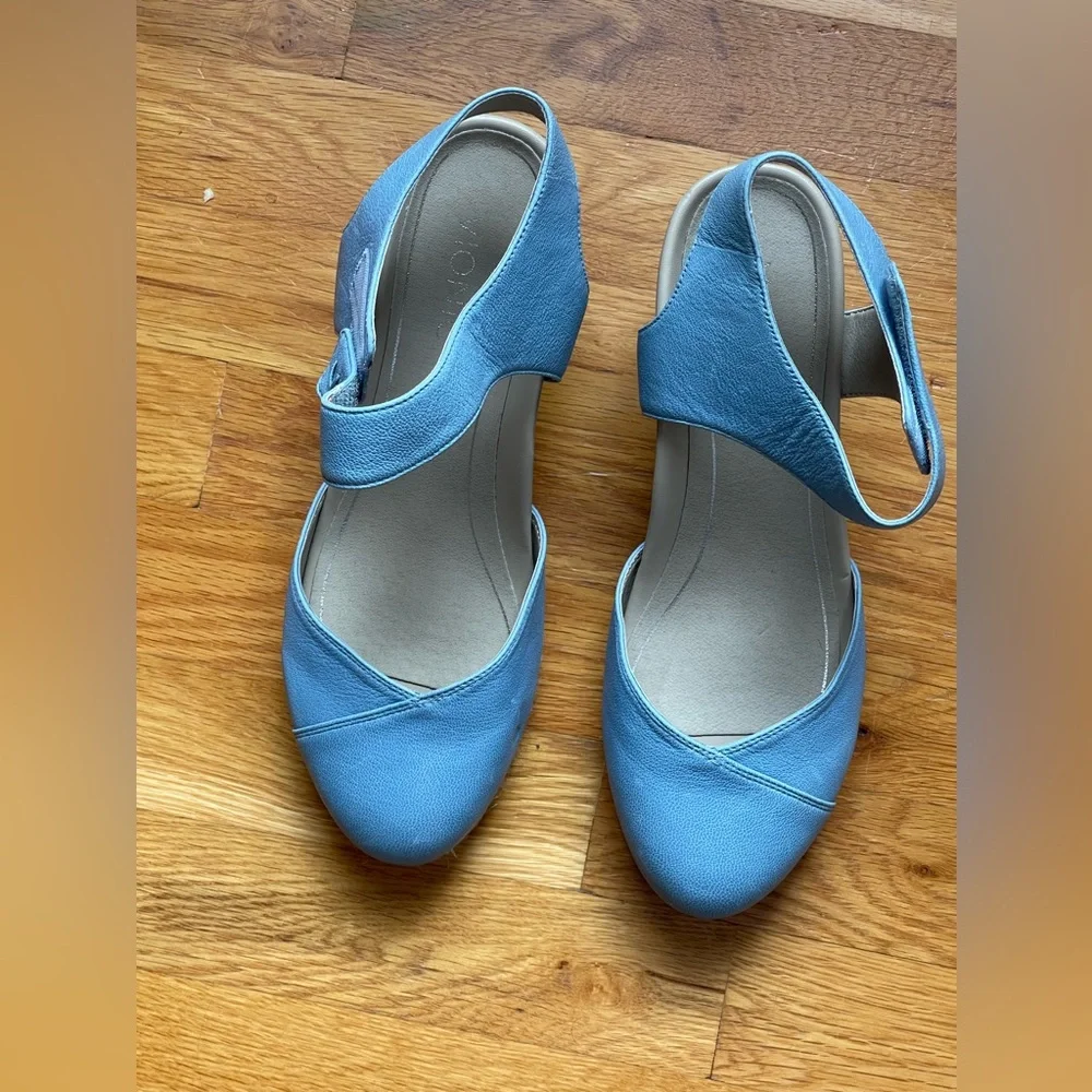 Vionic women wedge